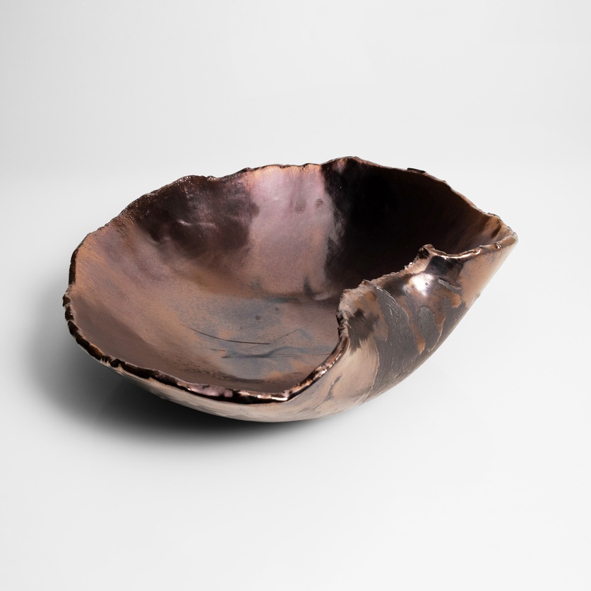 Wavy ceramic platter in bronze color