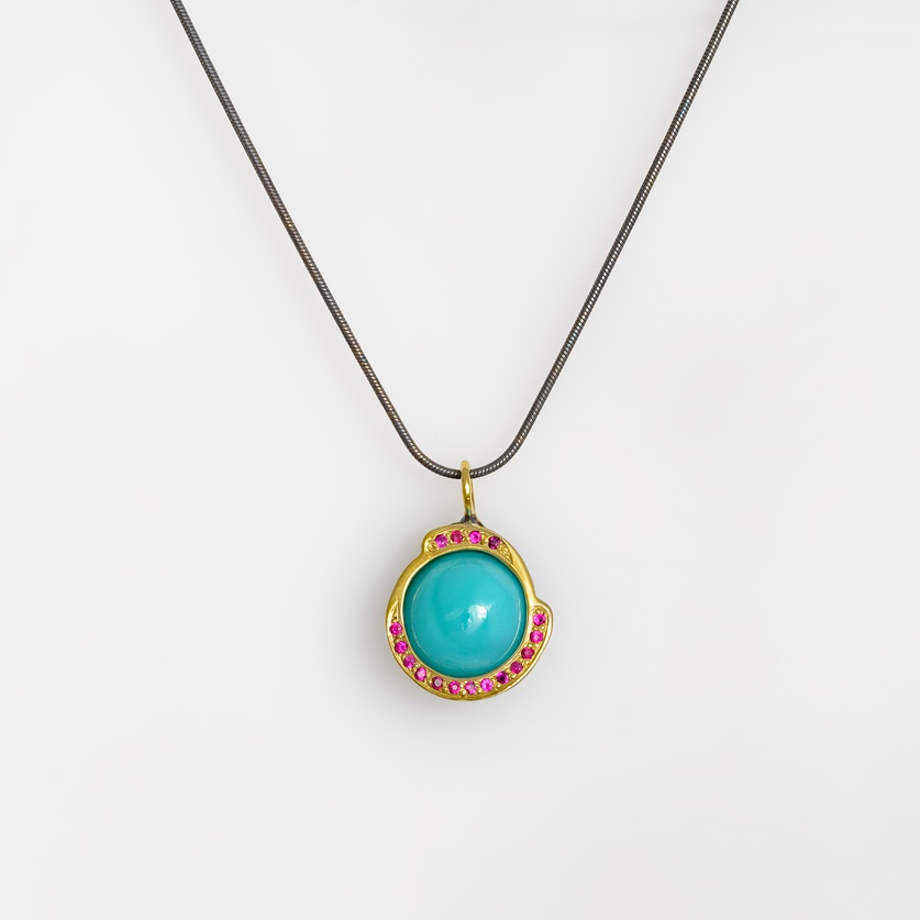 Necklace with agate and rubies