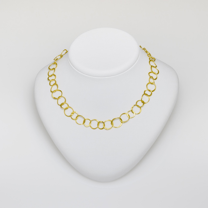 Gold necklace of classical beauty with hoops