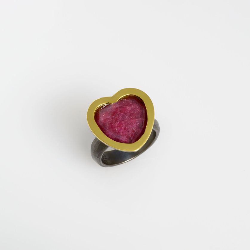 Heart-shaped ring in silver and gold with doublet ruby stone