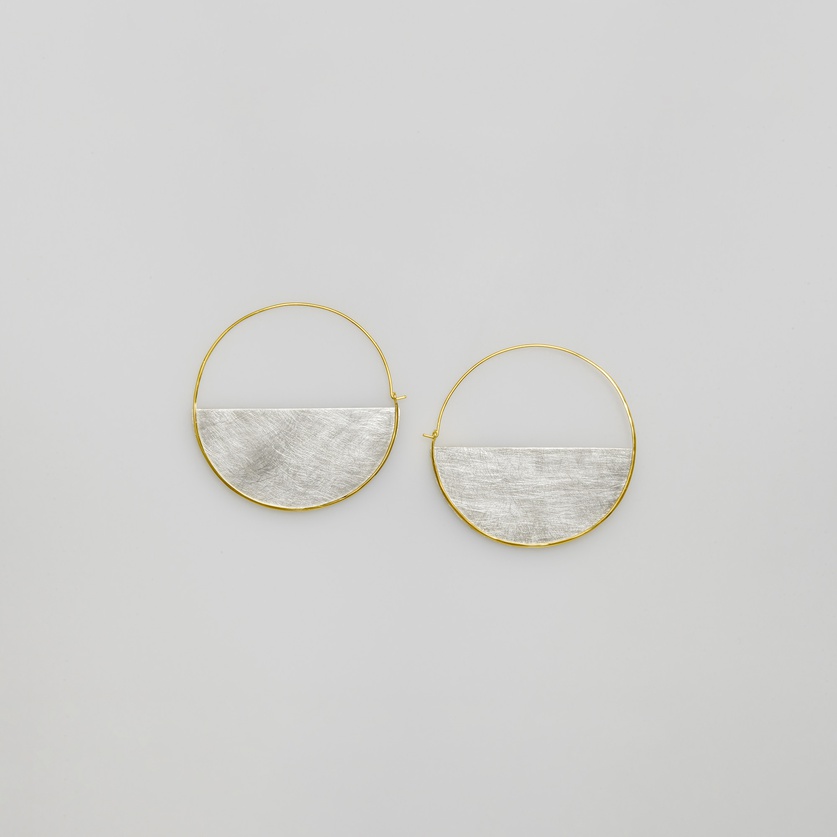 "Half-moon" hoops in gold and white silver