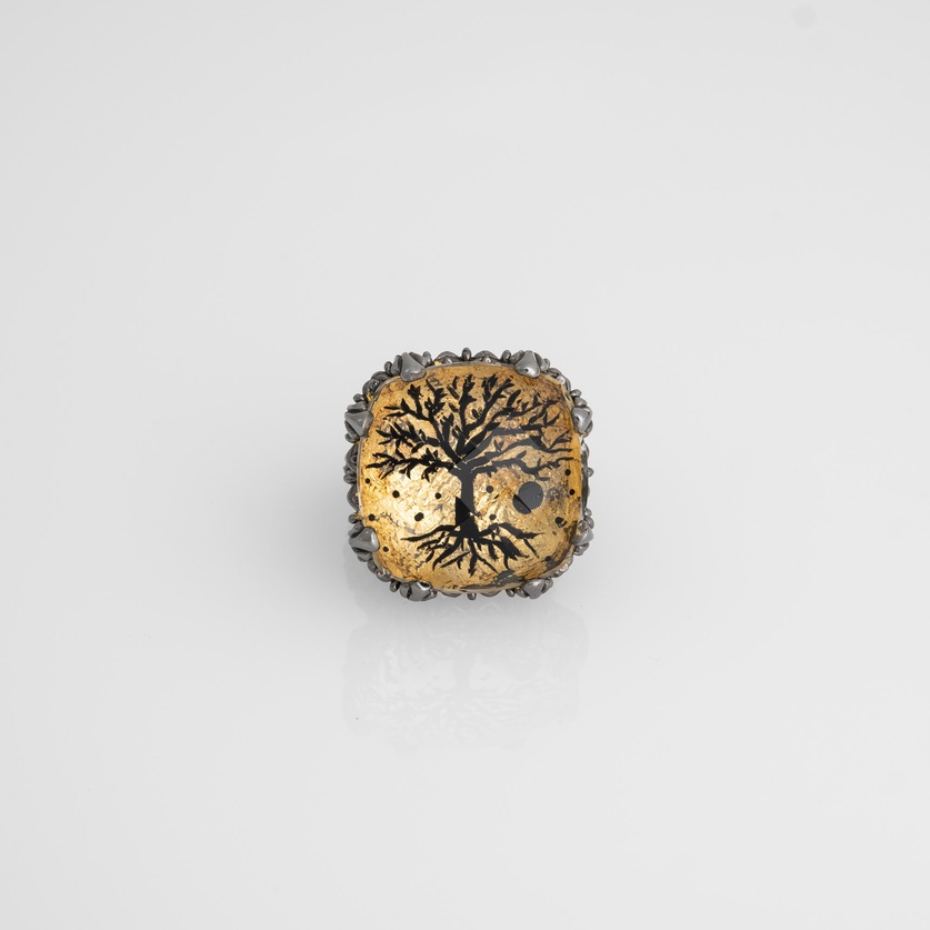 Silver ring with engraved quartz featuring a tree