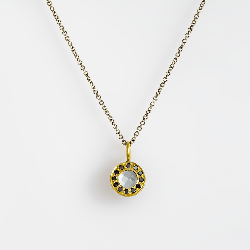 Necklace with quartz and black diamonds