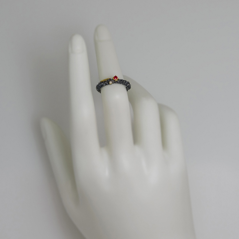 Εκλεπτυσμένο ασημένιο δαχτυλίδι με ένθετο χρυσό, ρουμπίνι και διαμάντι