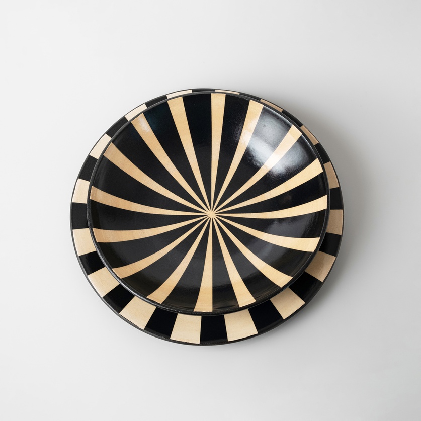 Ceramic decorative bowl in black and beige