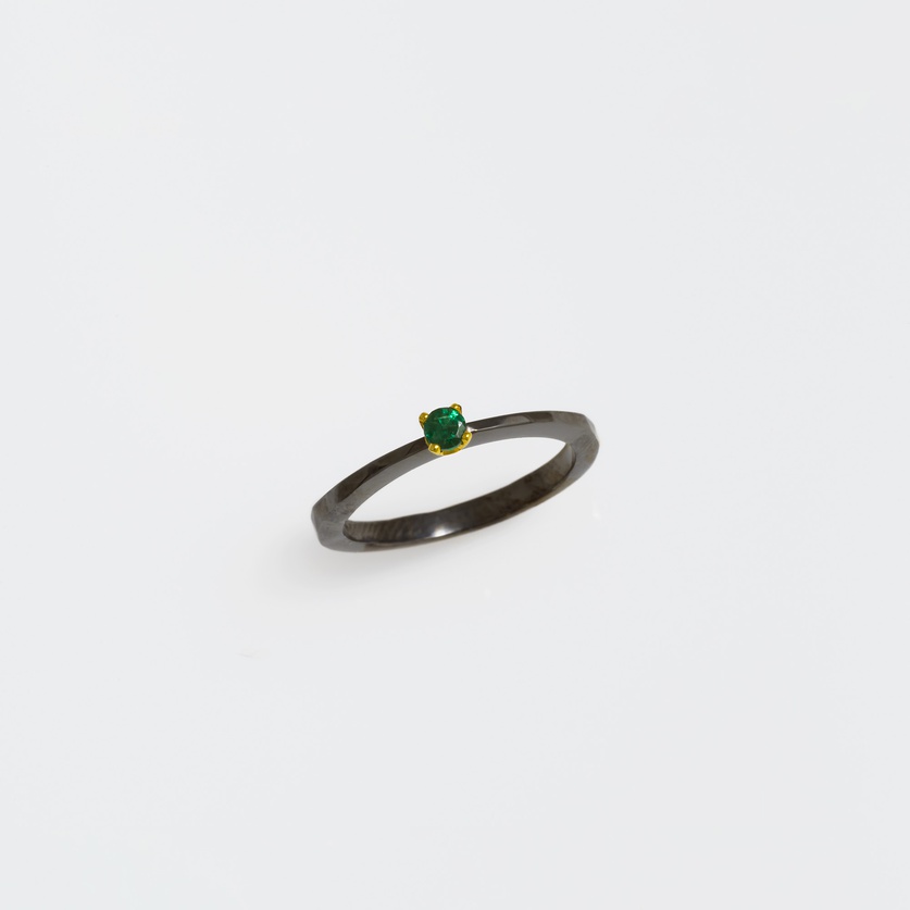 Fine ring in silver, gold and tsavorite