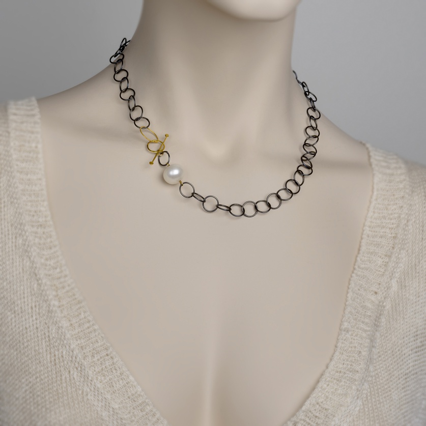 Tasteful silver necklace with K14 gold and freshwater pearl