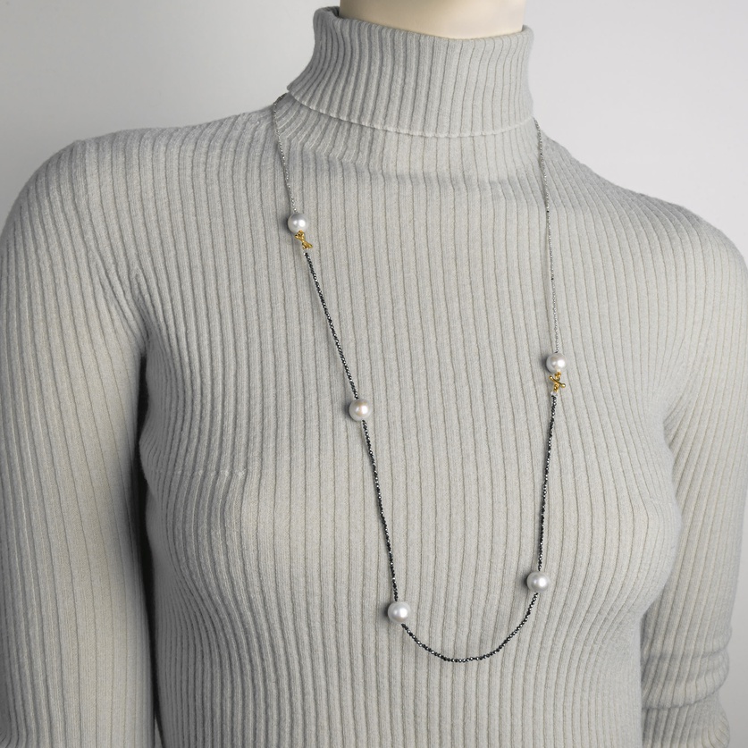Long necklace with details in gold, labradorites, hematites and pearls