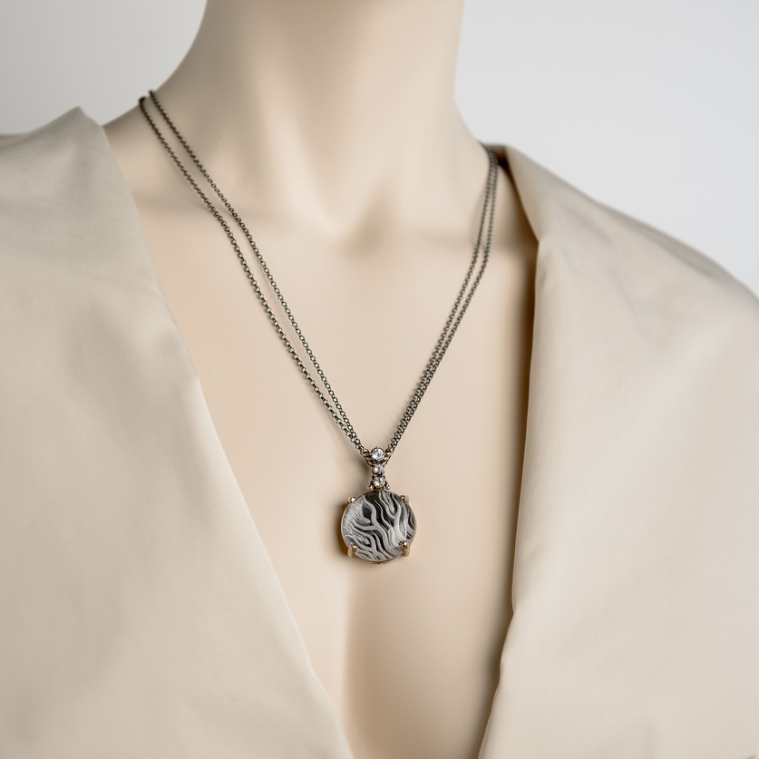 Κομψό κολιέ με χαλαζία και topaz