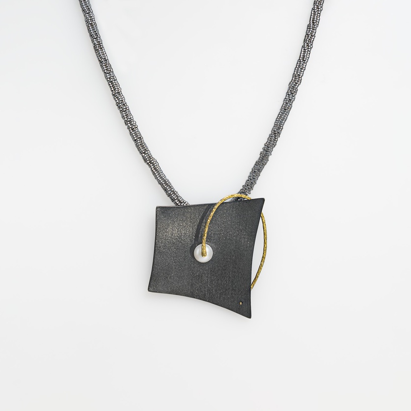 Remarkable Necklace With Pearl & Hematites