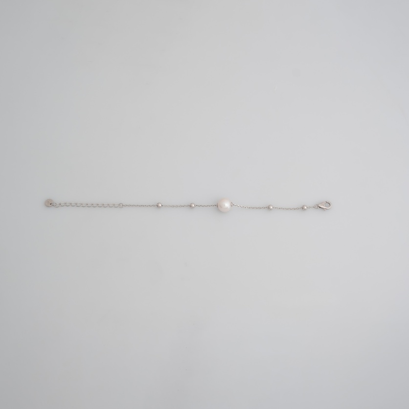 Silver bracelet with ming pearl