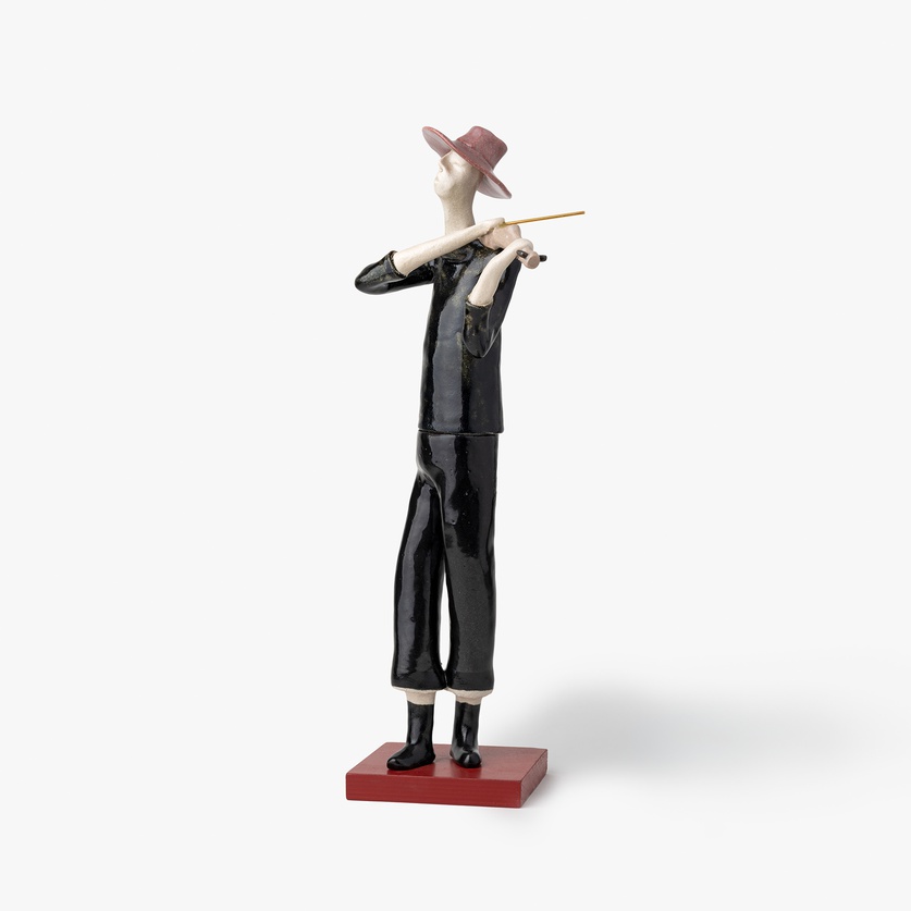 Figurine of a violinist