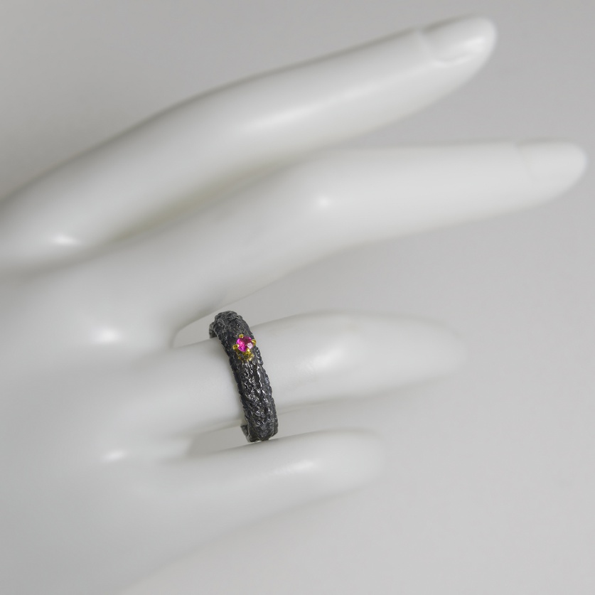 Rough surface silver ring with gold inlay and ruby