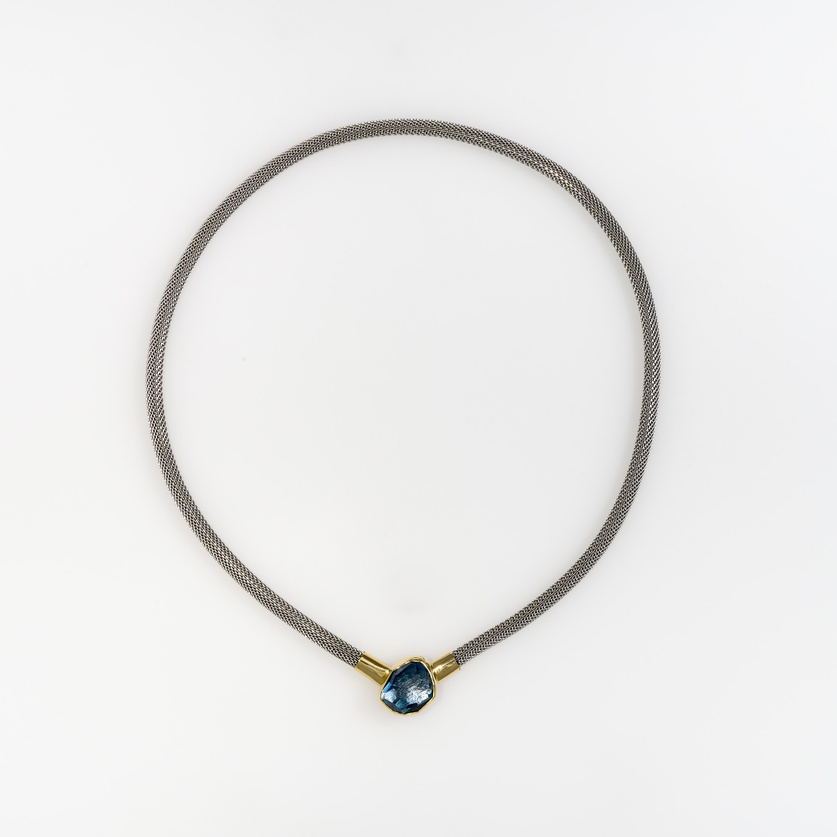 Εξαιρετικό κολιέ με μπλε topaz & πλεκτό ατσάλινο κορδόνι