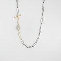 Beautiful necklace in silver and gold with white freshwater pearl