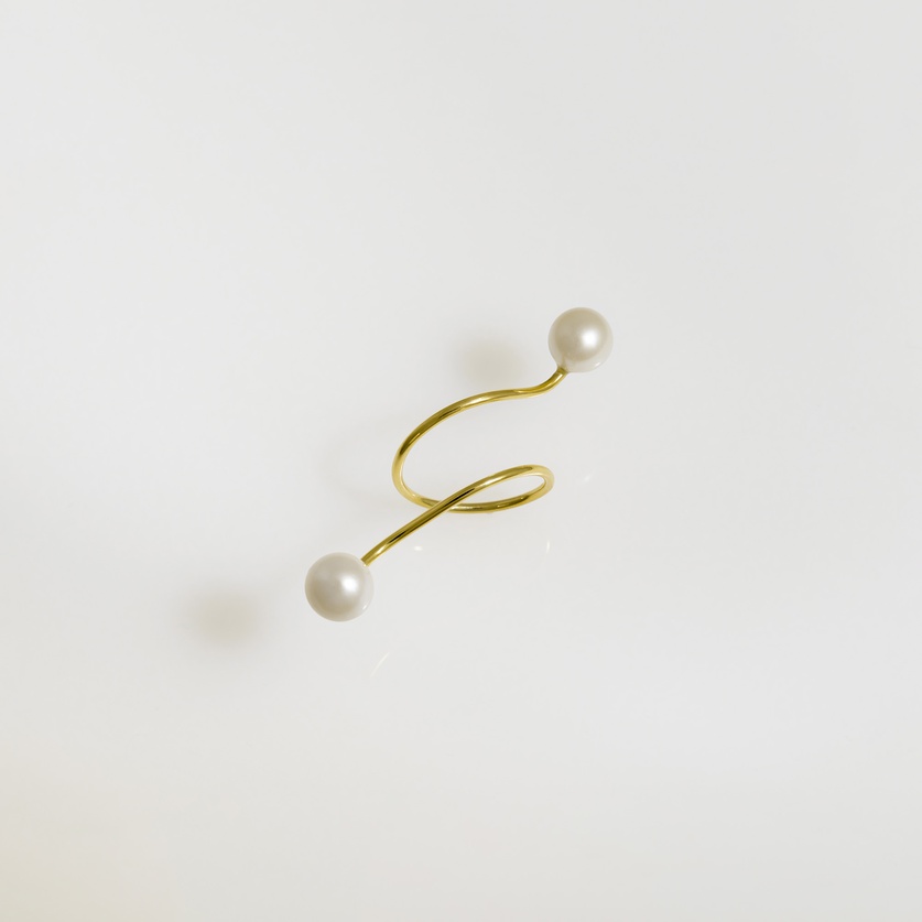 Exquisite gold ring with pearls on each end