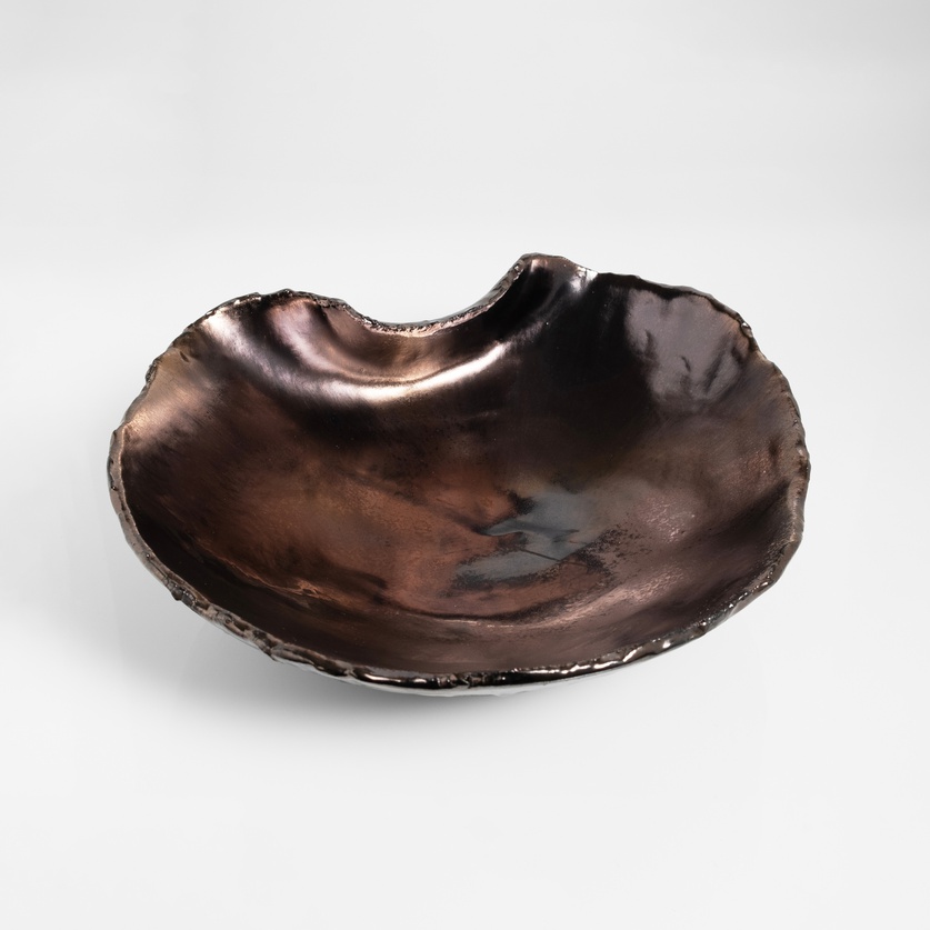 Wavy ceramic platter in bronze color