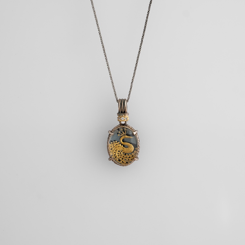 Necklace “Peacock” in silver and gold with engraved quartz and white topaz