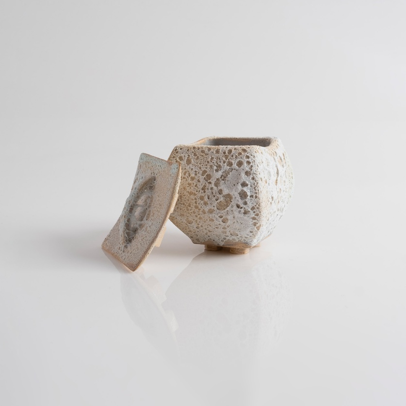 Decorative ceramic box