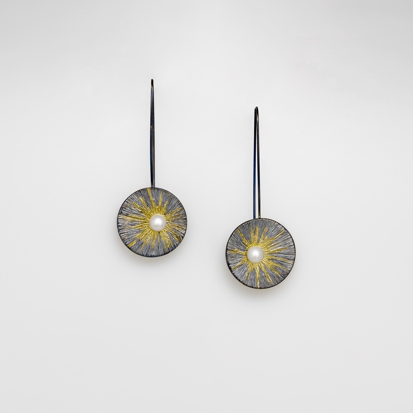 Impressive silver earrings with gold inlay and fresh water pearls