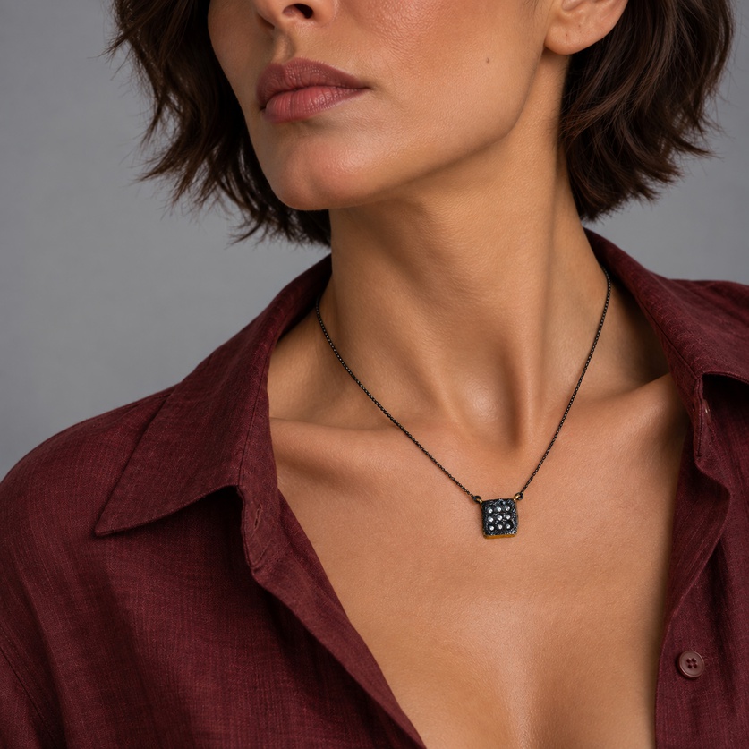 Delicate Necklace with Brilliant-Cut Diamonds