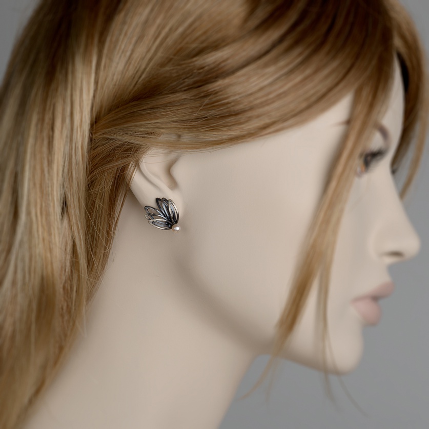 Elegant "butterfly" black silver earrings with pearls