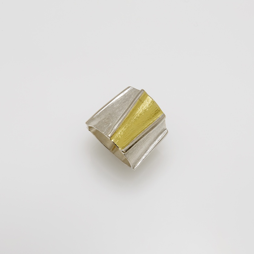Ασημένιο δαχτυλίδι με ένθετο χρυσό 22Κ