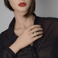 Artful ring in gold and three freshwater pearls