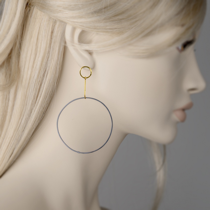 Μακριοί λιτοί διπλοί κρίκοι σε χρυσό και οξειδωμένο ασήμι