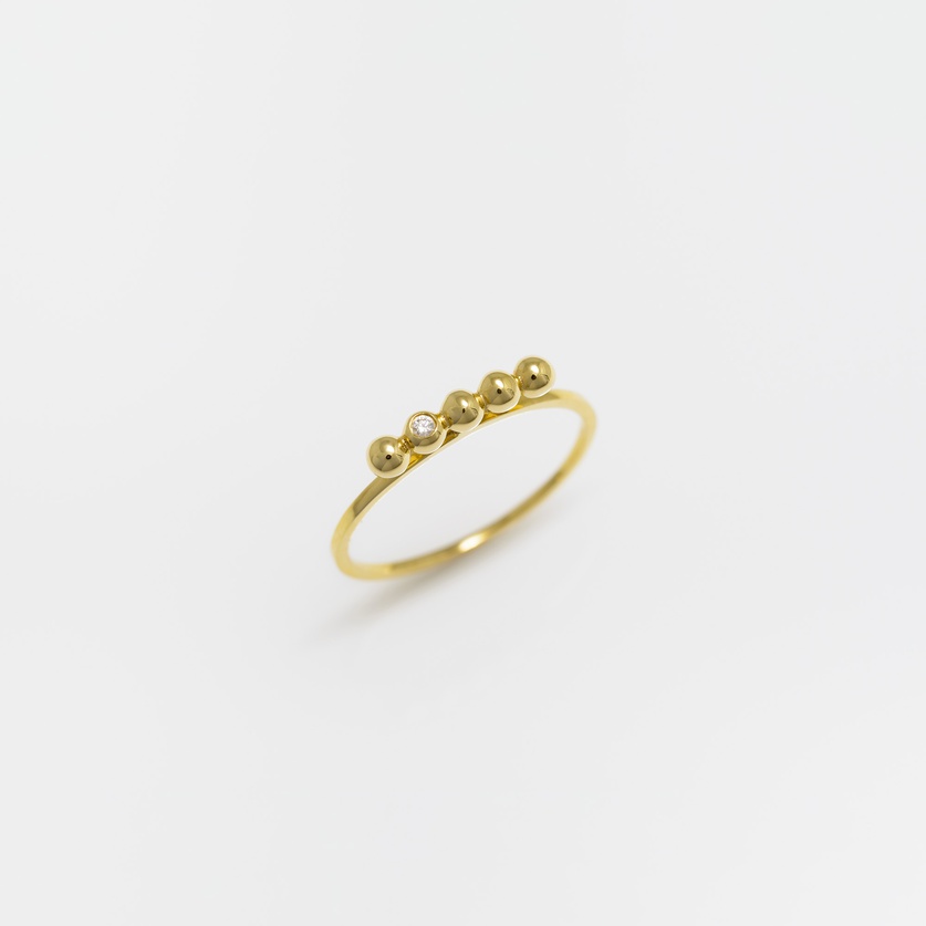 Modern gold ring with diamond