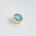 Magnificent ring in gold with faceted turquoise-quartz doublet stone