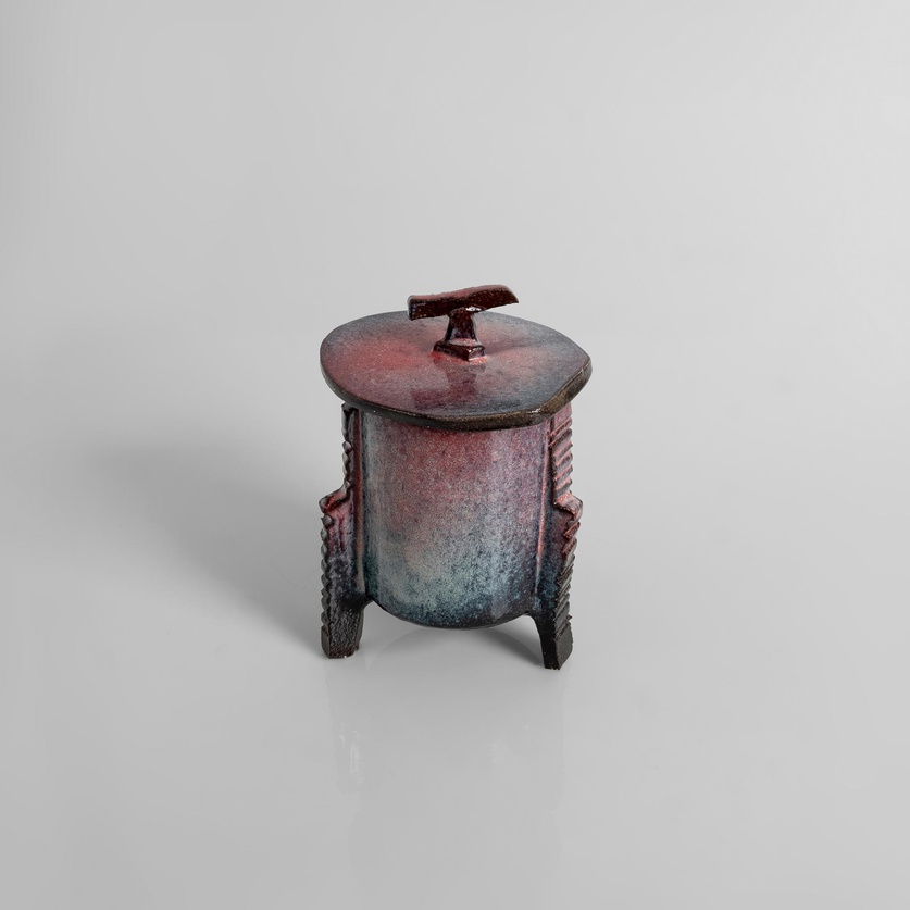 Κεραμικό τρίποδο κουτί με καπάκι