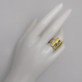 Μοντέρνο και εντυπωσιακό δαχτυλίδι σε ασήμι και χρυσό με ενα μικρό διαμάντι