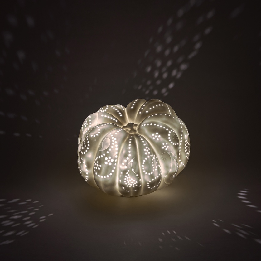 Amazing table light in pumpkin shape