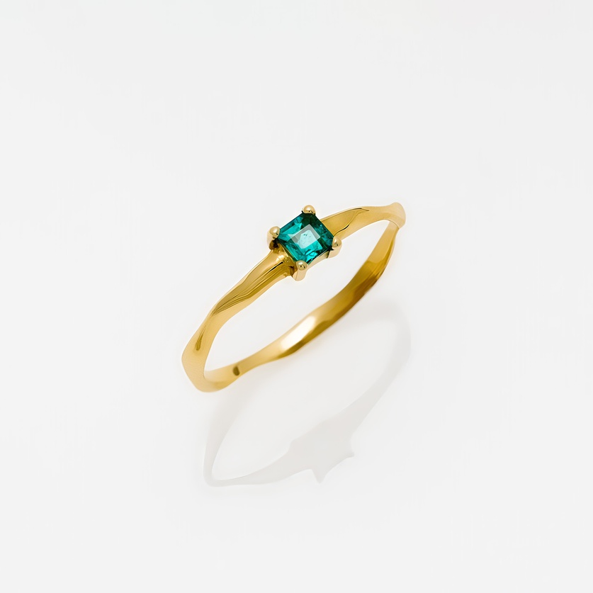 Χρυσό δαχτυλίδι αρραβώνα με emerald