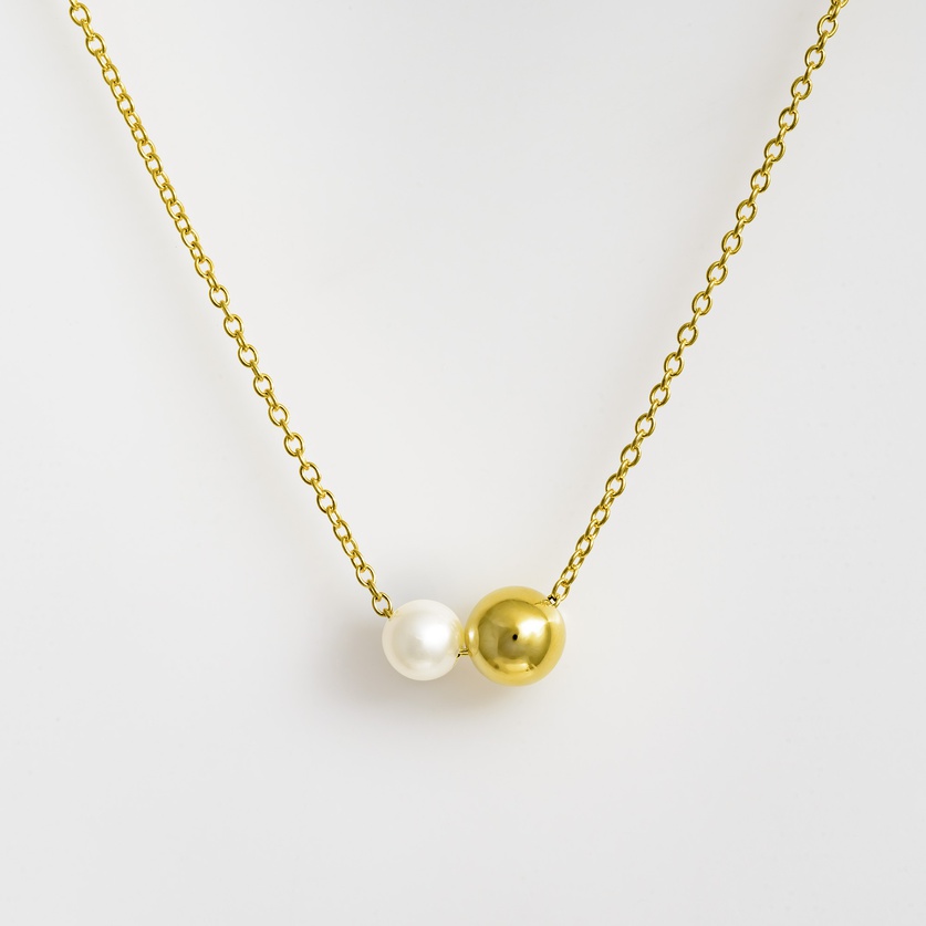 Silver necklace with gold plating and freshwater pearl